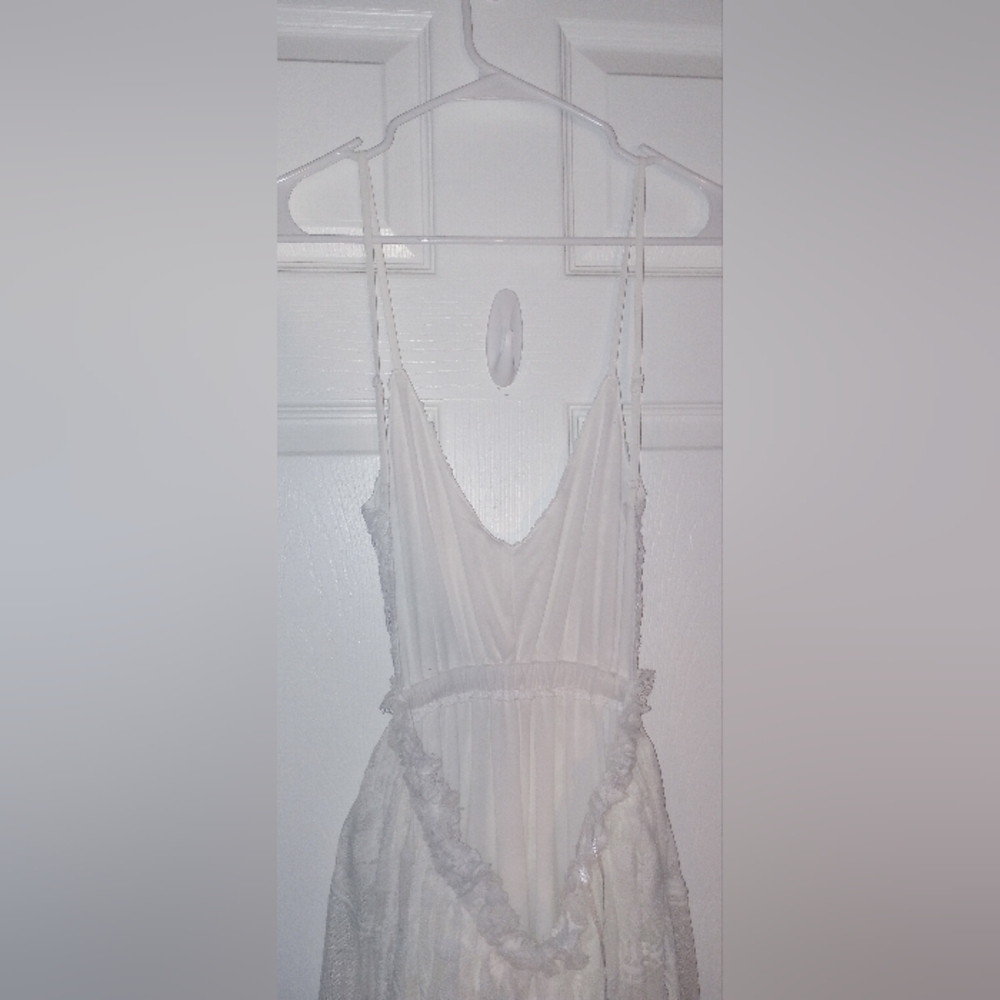 Backless white dress - Picture 4 of 9
